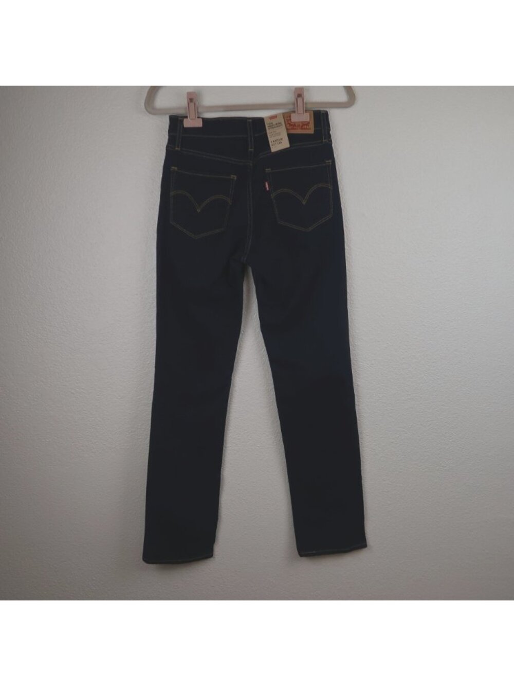 NWT Levis 724 High-Rise Straight Medium W27 L30 Dark Wash Jeans Womens Size 4 - Picture 4 of 7